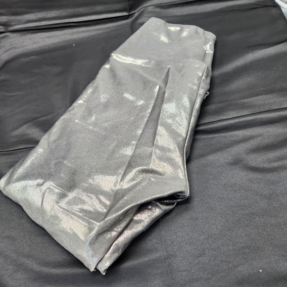 NWOT Highwaisted metallic leggings - Picture 2 of 2